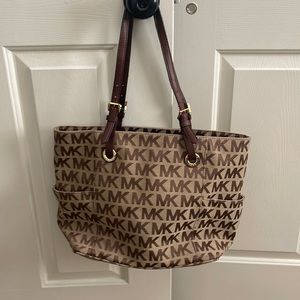 Like new Michael Kors tote with leather handles